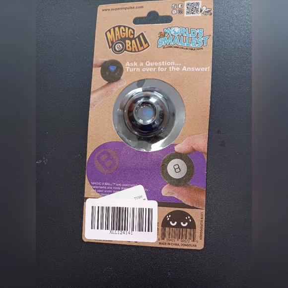 World's Smallest Magic 8 Ball - Picture 2 of 2
